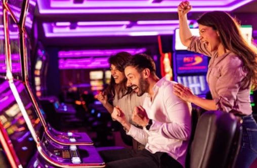 re777 slot လောင်းကြေး bonus promotion များကို မြန်မာ ကစားသမား ရယူနေသော မြင်ကွင်း